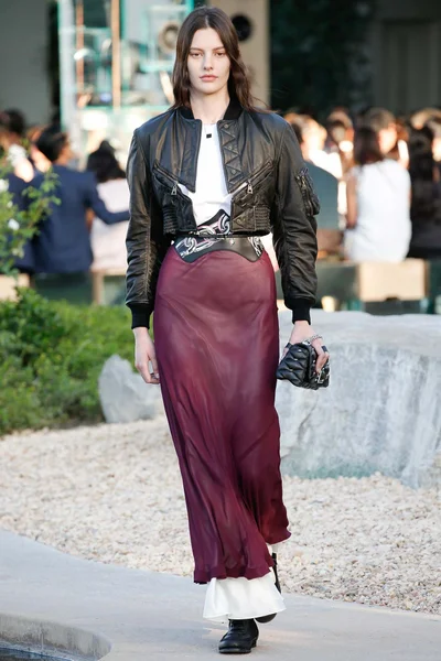Look 18
